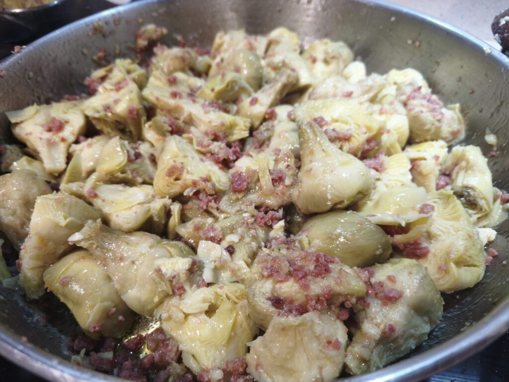 Alcachofas con jamón e hígado